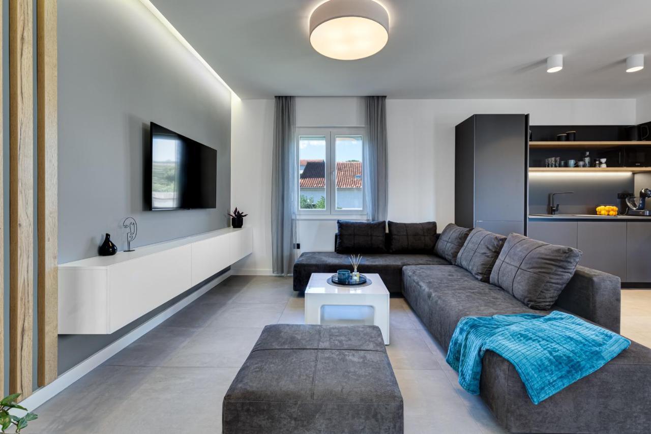 Apartment By The Sea Posedarje Exterior foto