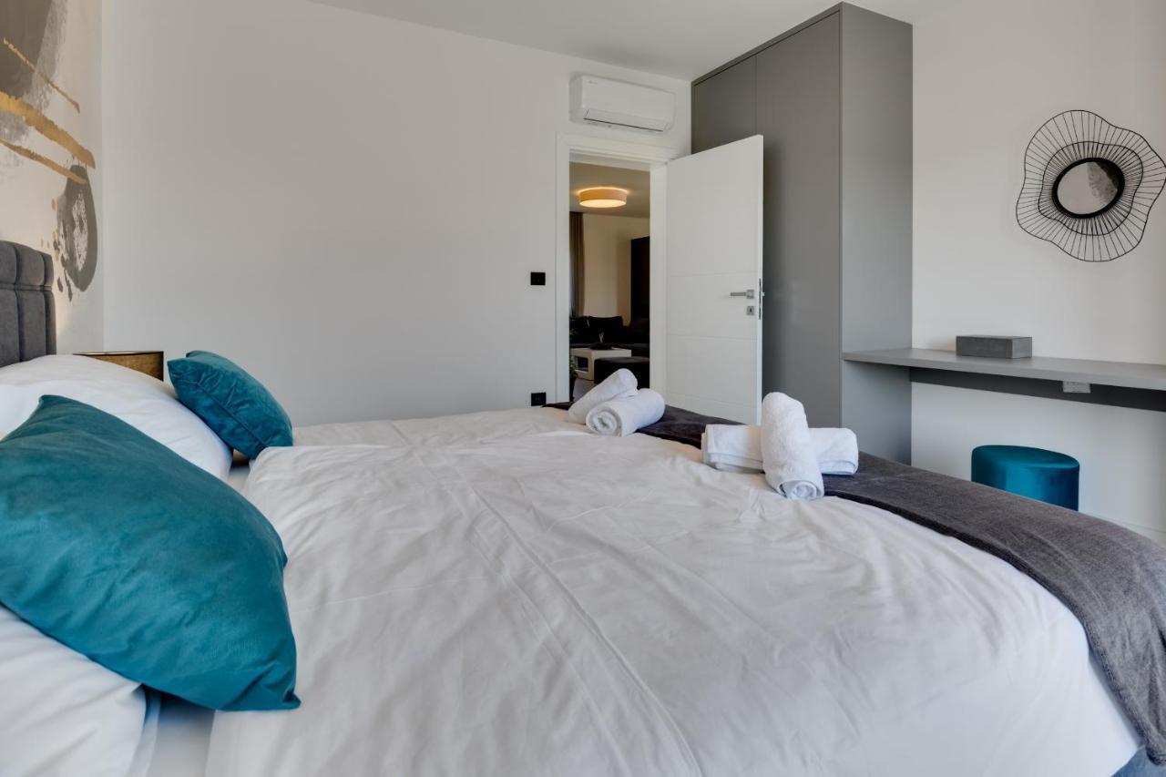 Apartment By The Sea Posedarje Exterior foto