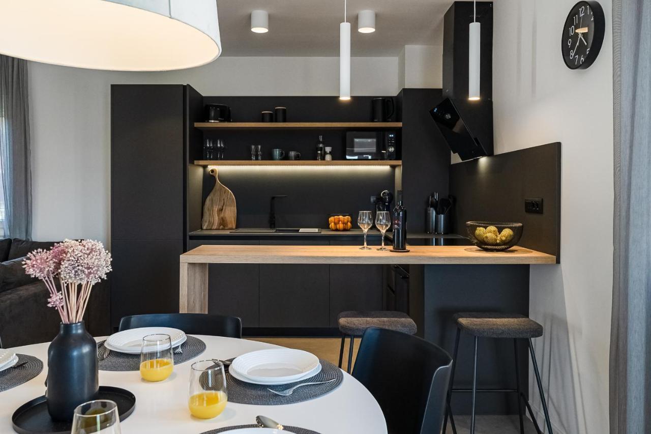 Apartment By The Sea Posedarje Exterior foto